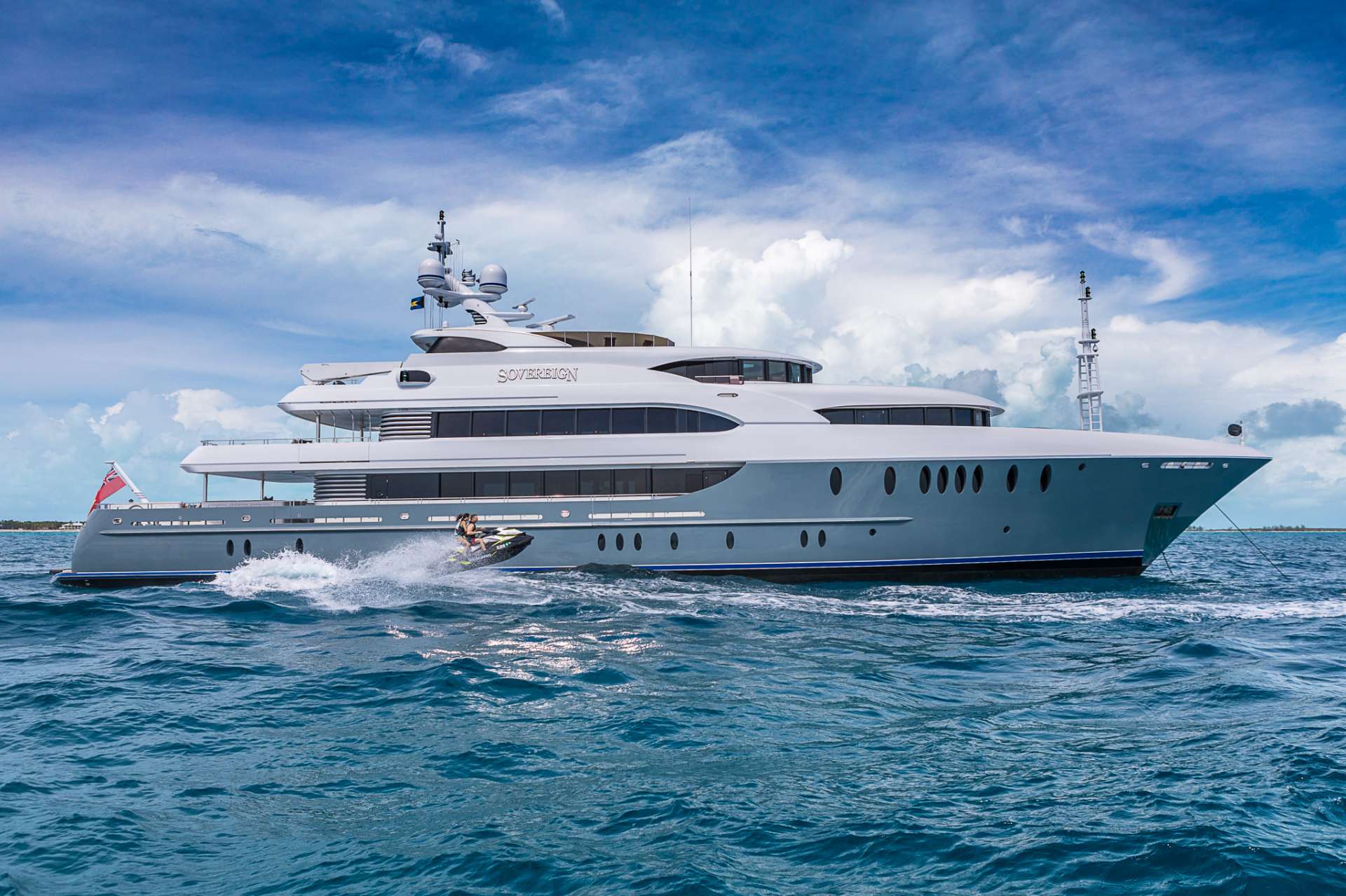 superyacht loon charter